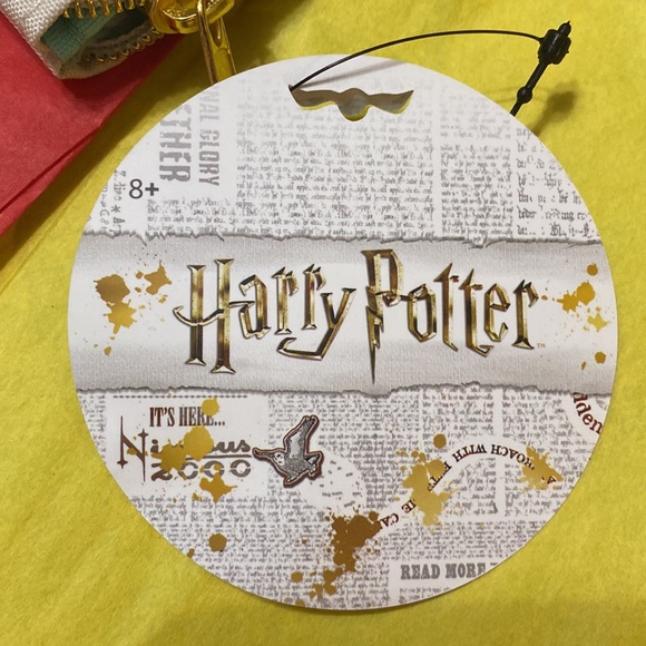 ⬇️ price drop ⬇️Loungefly Harry Potter Deathly Hallows Gold Floral Makeup Bag - Picture 9 of 10